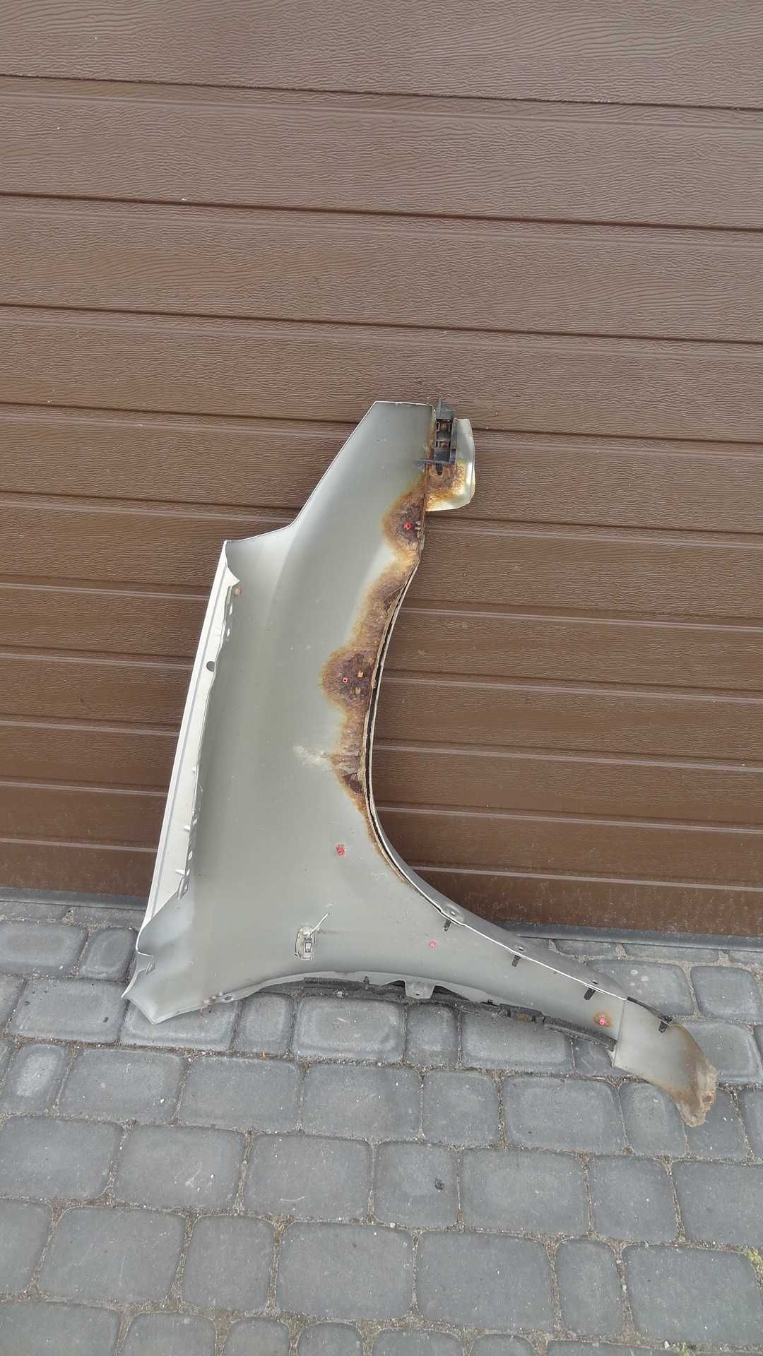 Toyota rav4 II  00-05 błotnik przód lewy kol 1D4