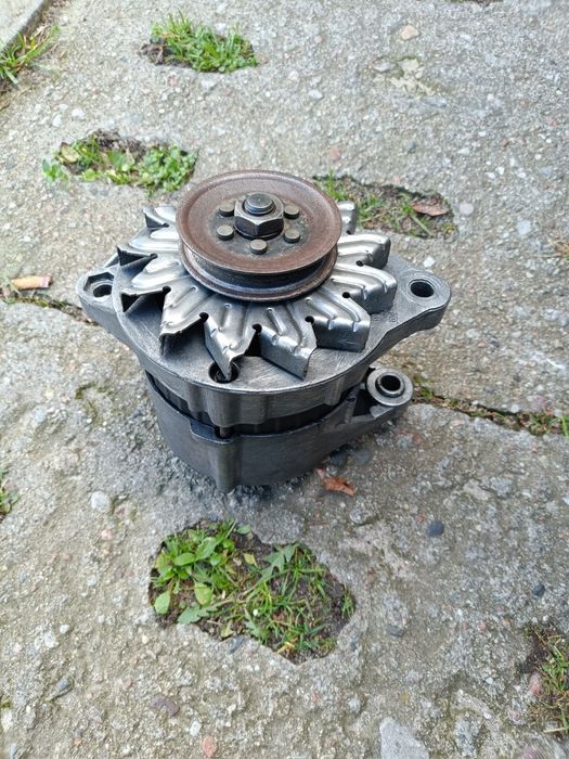 Alternator do Ursus C 360 3P, Iveco 14V  45A Magneti Marelli.