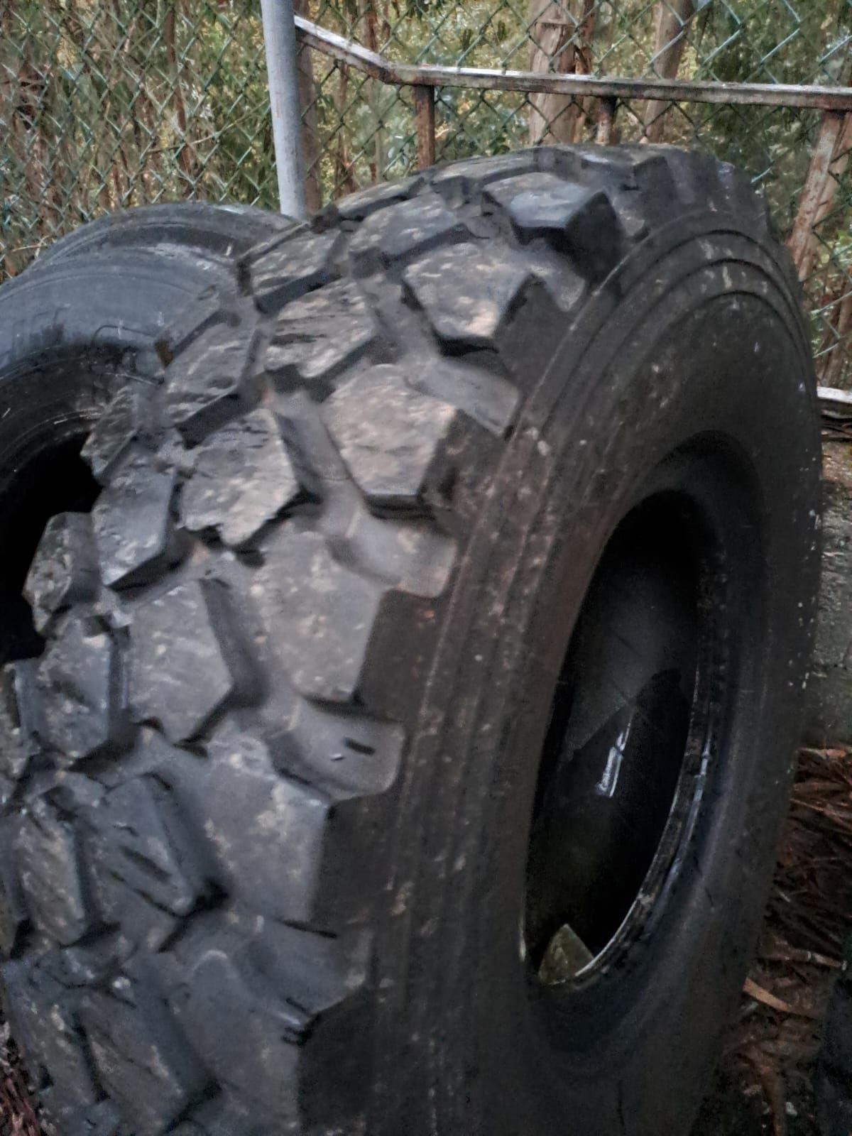 2 penus industriais Michelin XZL 365/85 R20 164G