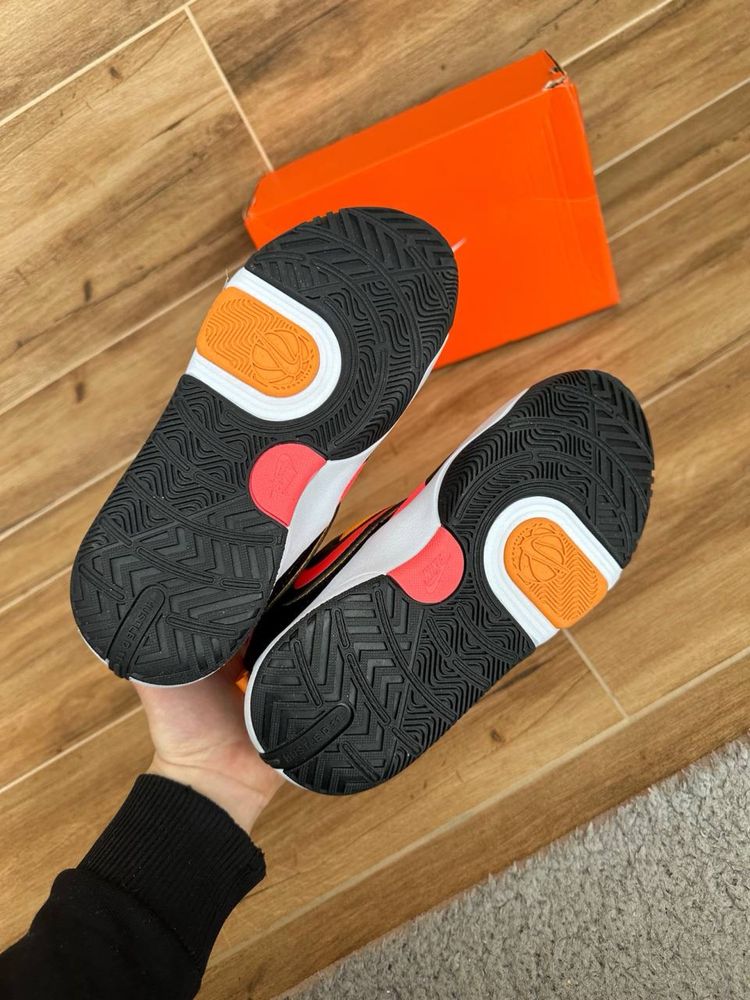 Кроссовки Nike Team Hustle