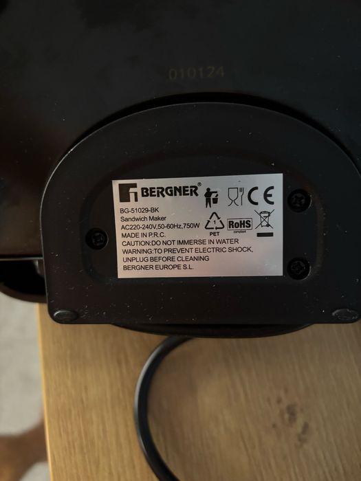 Bergner opiekacz dla kanapek 750w