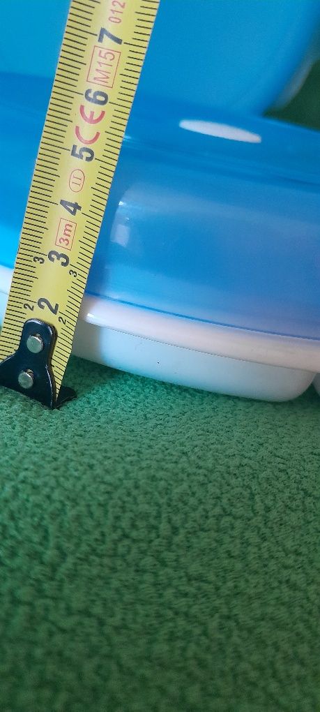 2 pojemniki  talerze obiadowe plastik