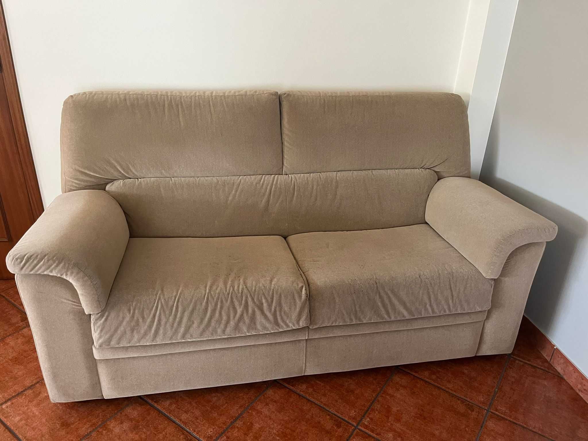 Sofá cama com padrão bege