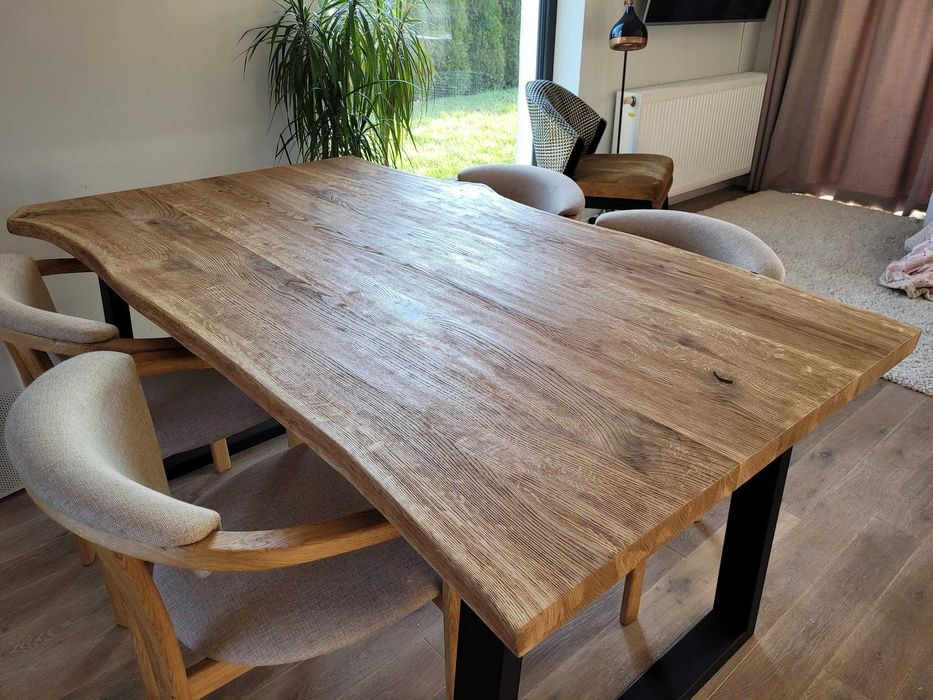 Stół dębowy z litego drewna – elegancja i trwałość na lata