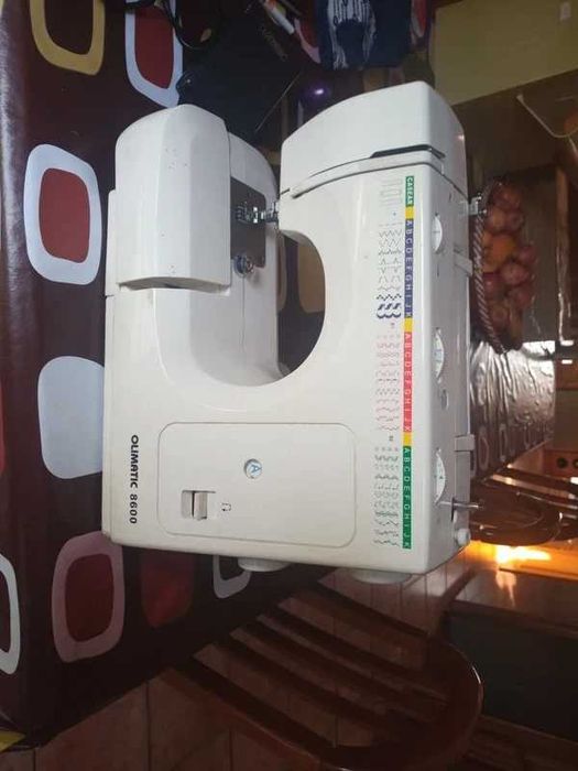 Máquina de costura Olimatic Usada