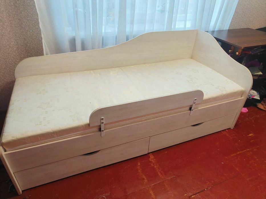 Ліжко односпальне