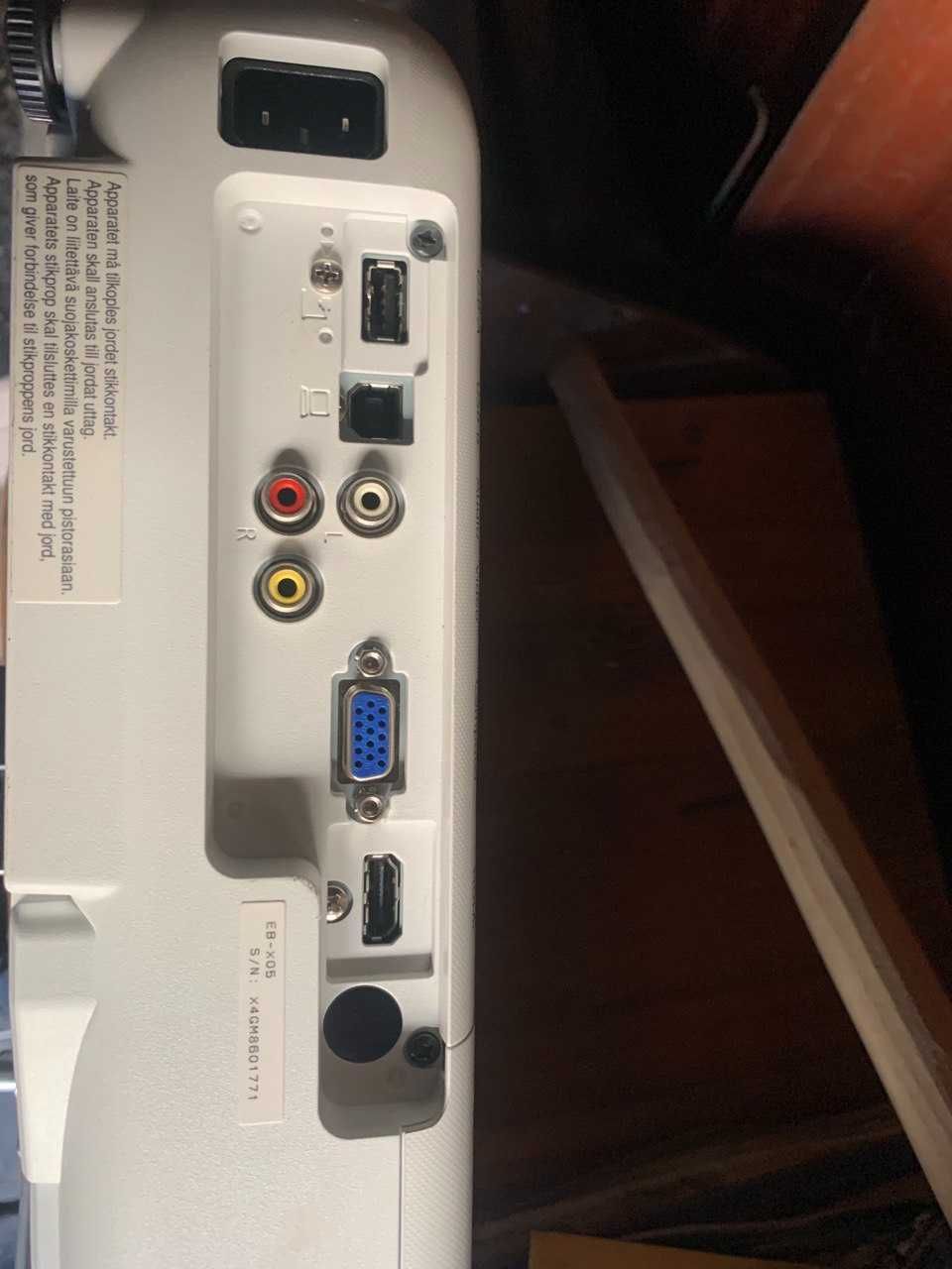 Projector Epson H839B EB-X05
