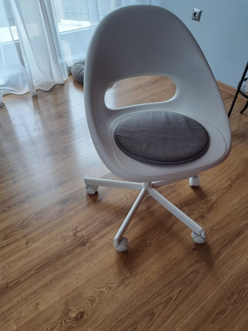 Krzesło obrotowe biurkowe ikea loberget białe