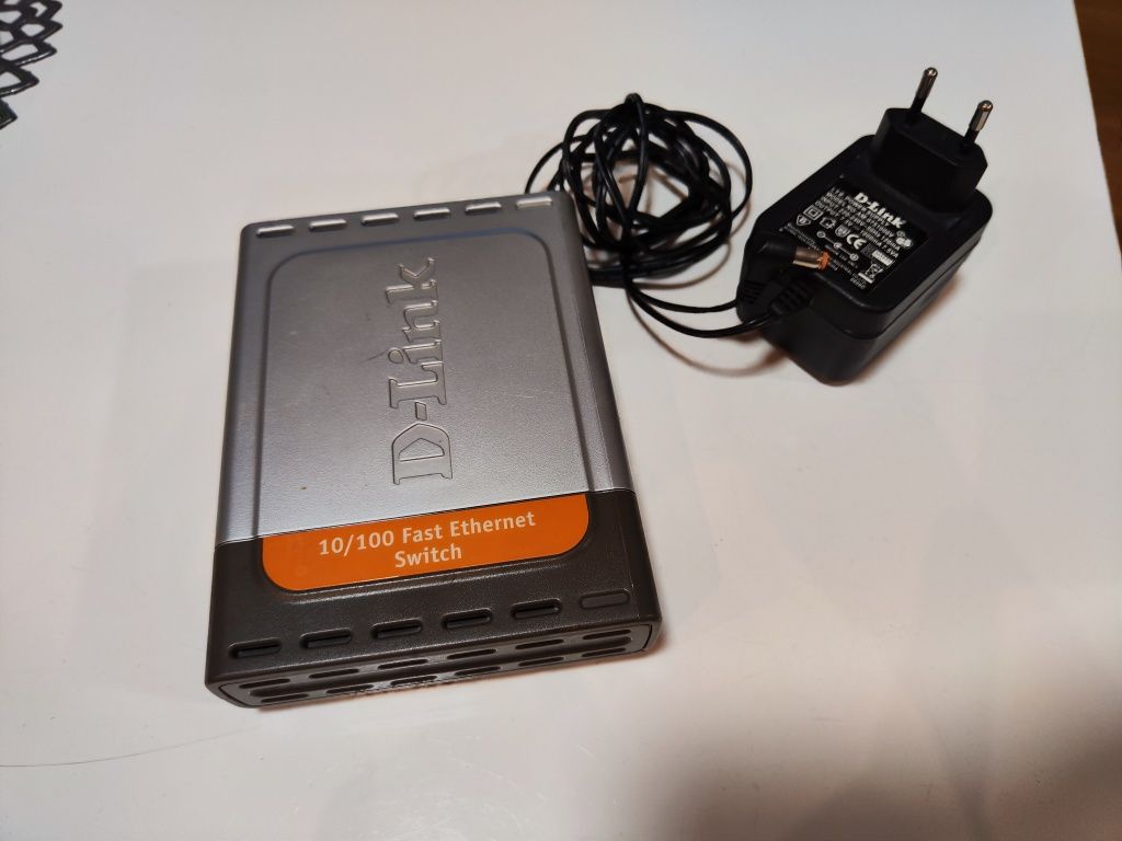 Switch D-Link DES-1005D