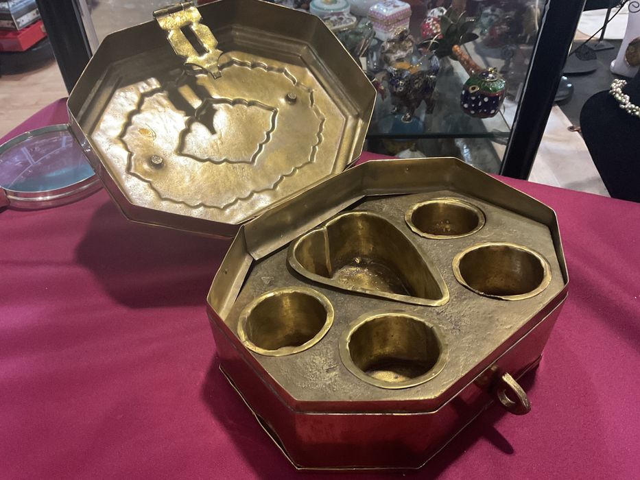 Cofre em latão com divisórias, 20x15 cm mais anúncios abaixo