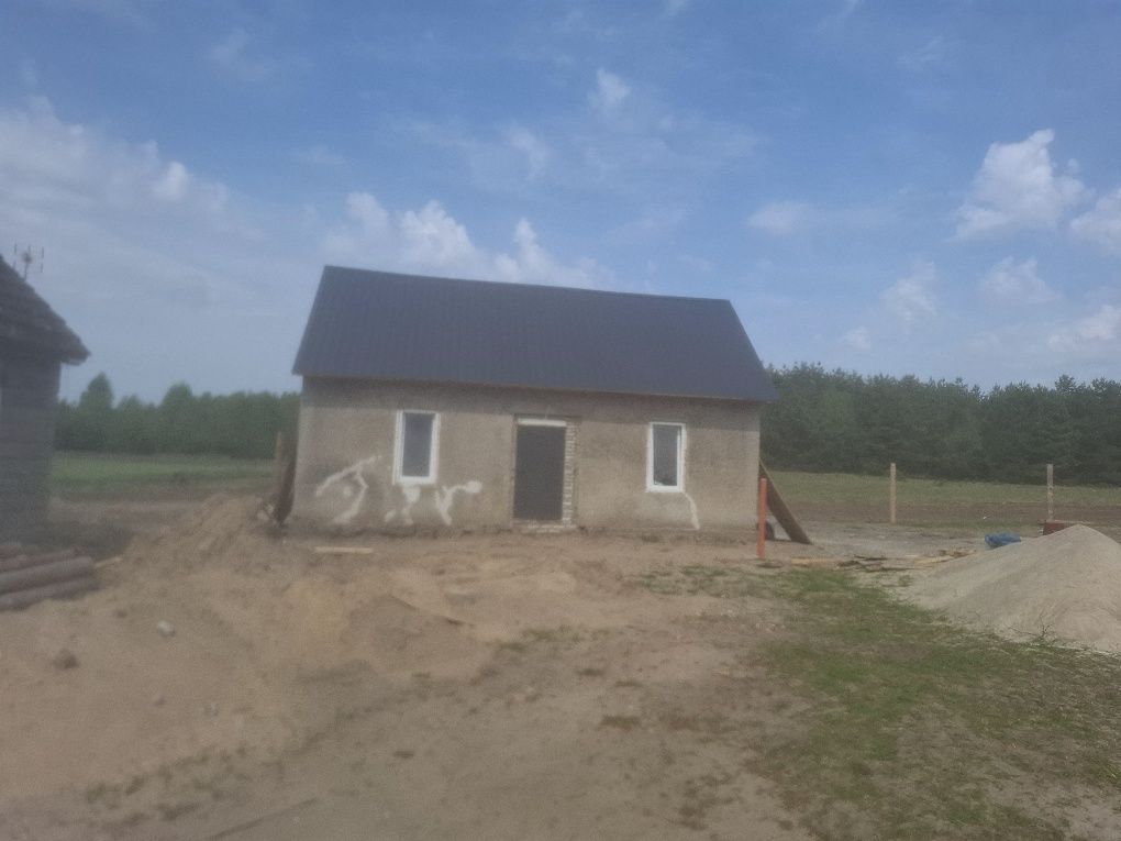 Dom wolostający z budynkiem gospodarczym