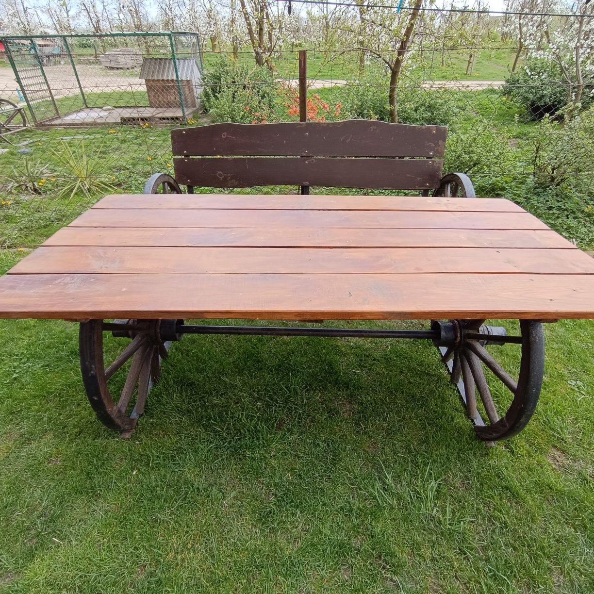 Stół ogrodowy + ławka na kołach z wozu