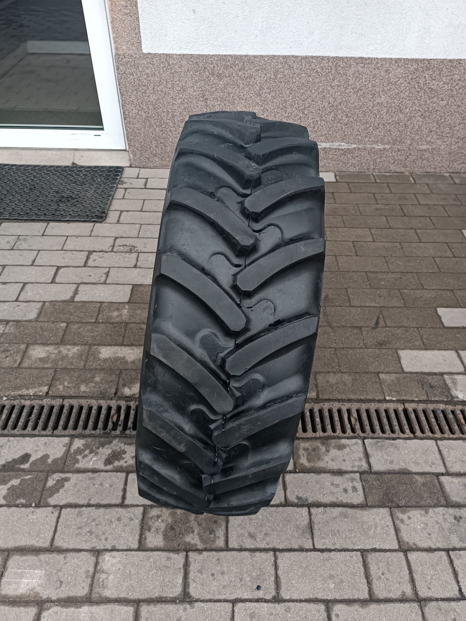 260/70R20 Armour opona rolnicza