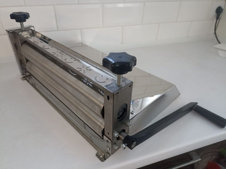 Тісторозкатка ТРМ400  нержавійка,НОВА (тестораскатка) стальні шестерні