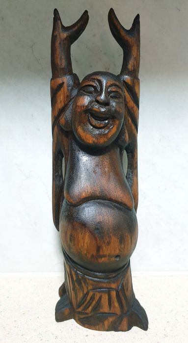 Escultura de um Buda feliz vintage em madeira