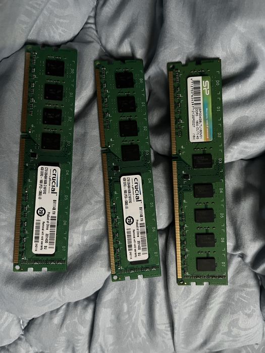 Продам оперативну память ddr3(дві по 4гб і одна 2гб)