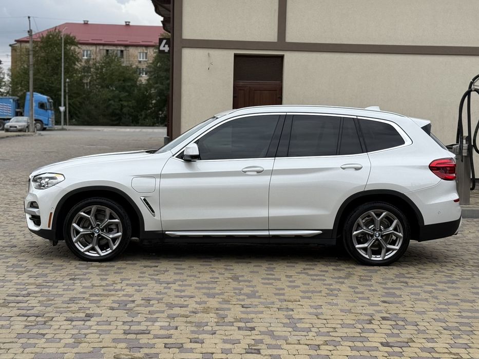 Продаю BMW x3 плагін-гібрид .