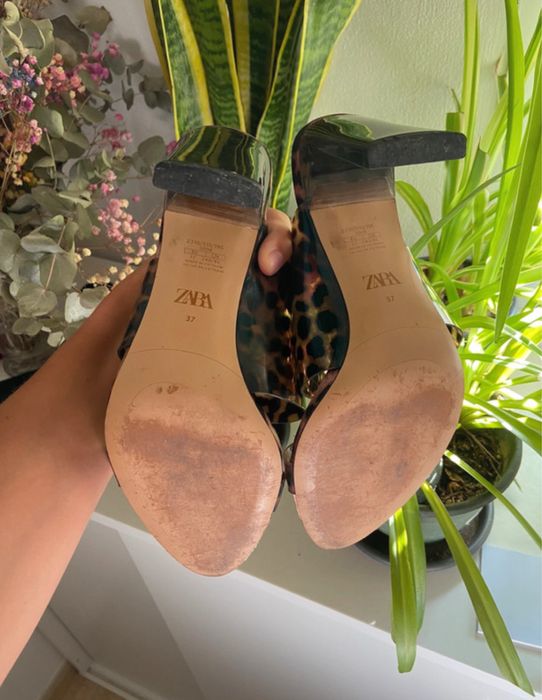 Saltos altos com estampa leopardo