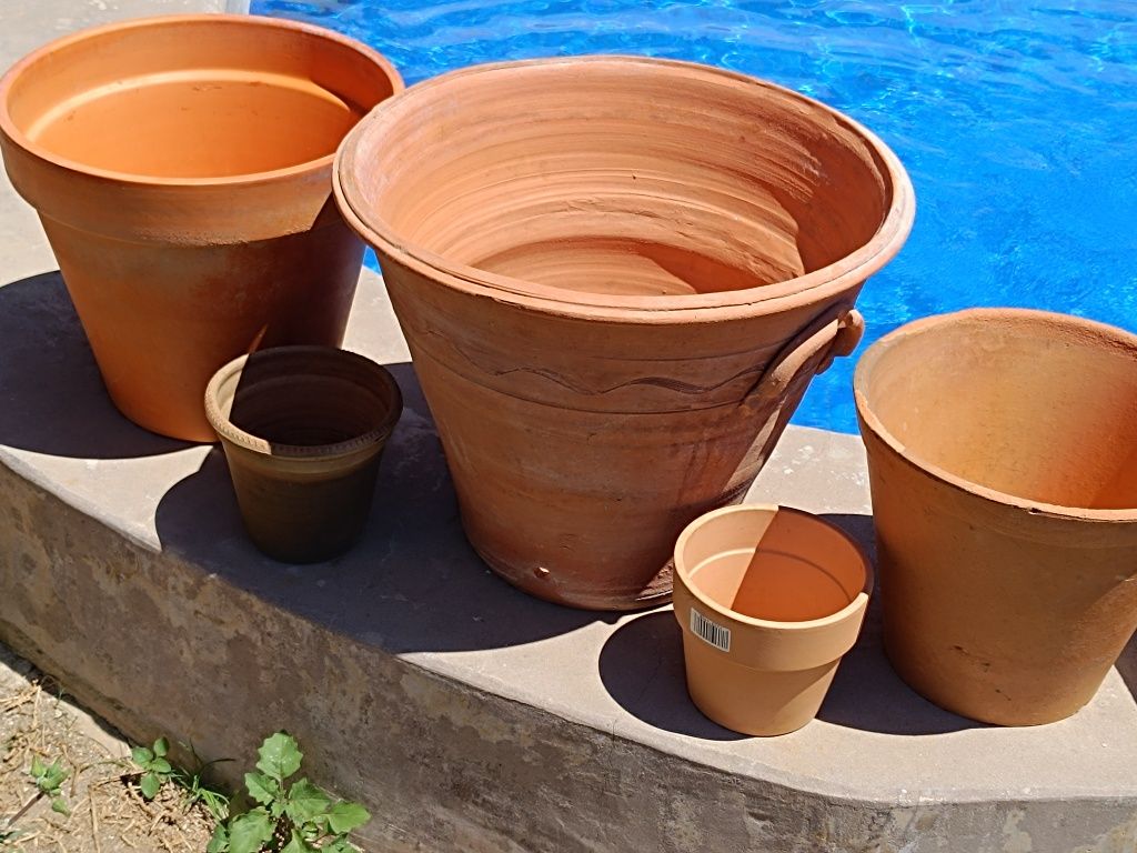 Vasos e potes em barro/terracota, tamanhos diferentes