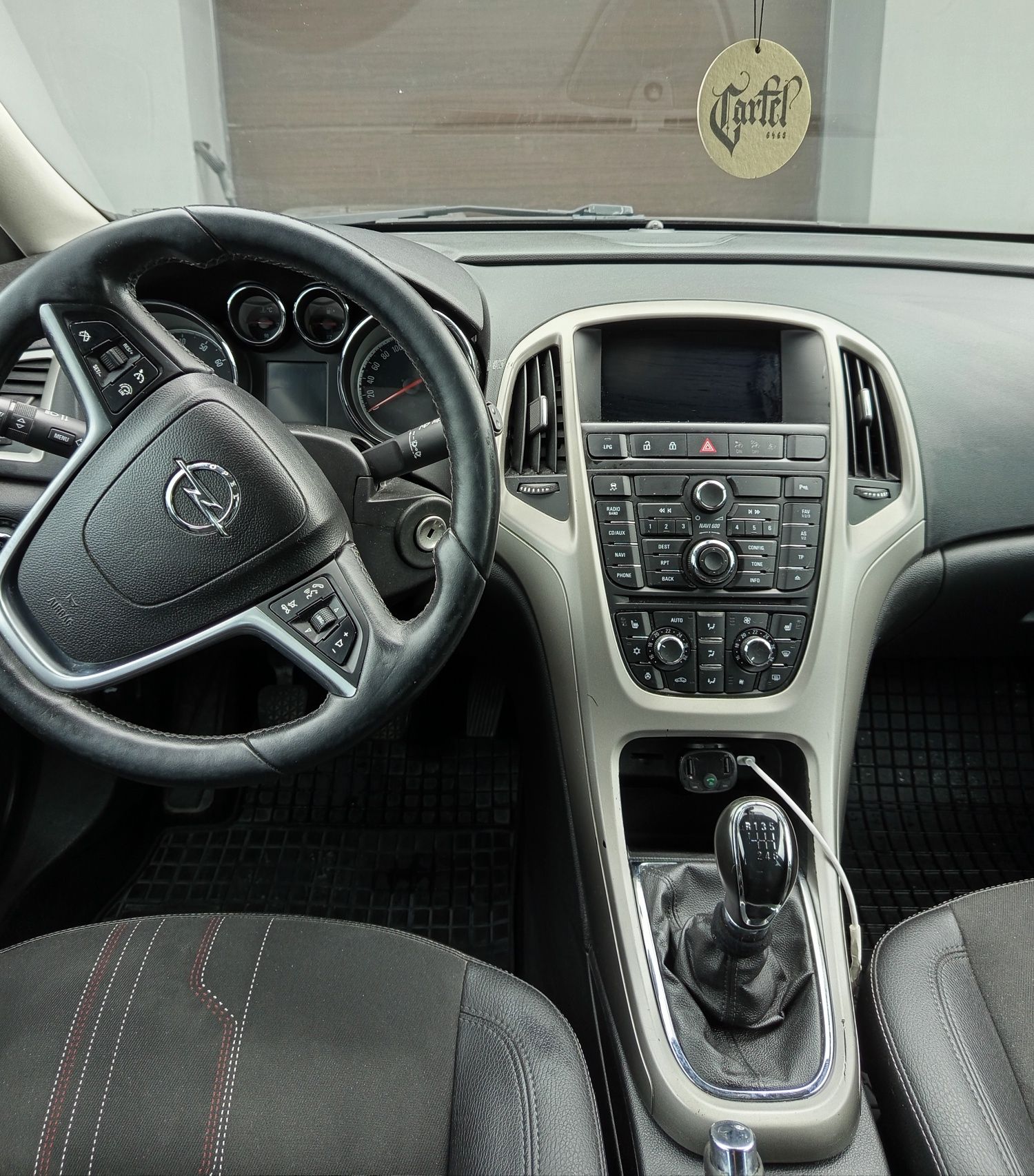 Sprzedam opel astra J Cosmo 1.4 + lpg
