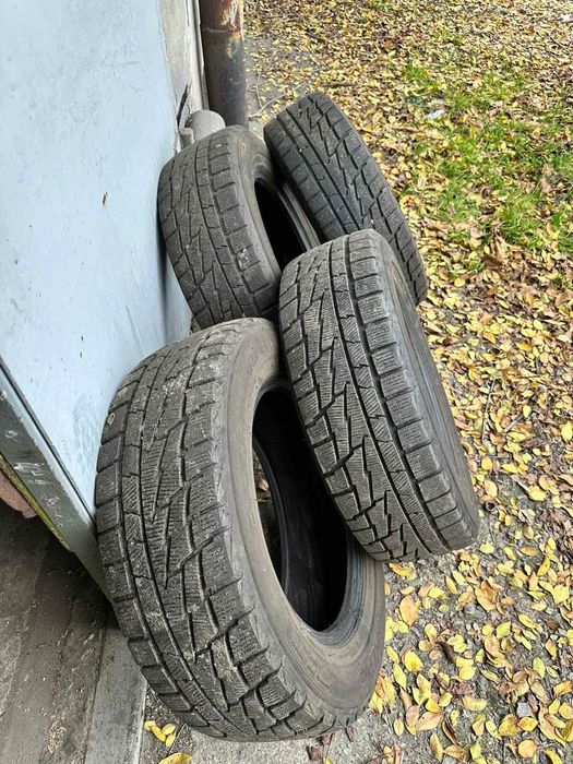 Продам зимові шини 225/65 r17