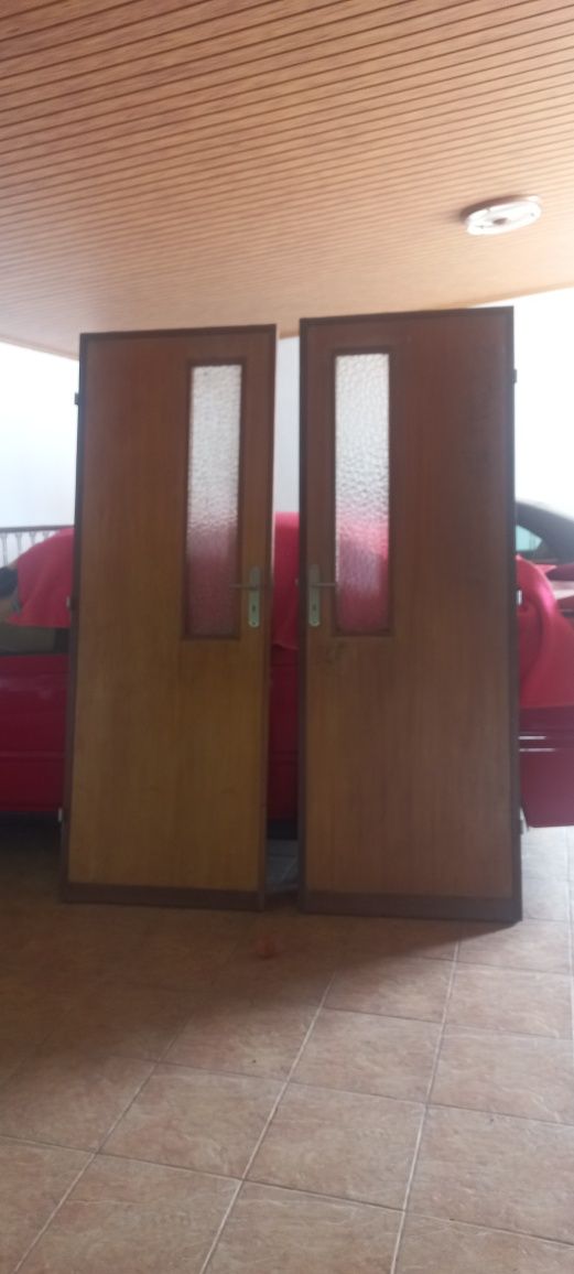 Vendo portas de Alumínio para Sacadas en redondo incluem as de fora.
