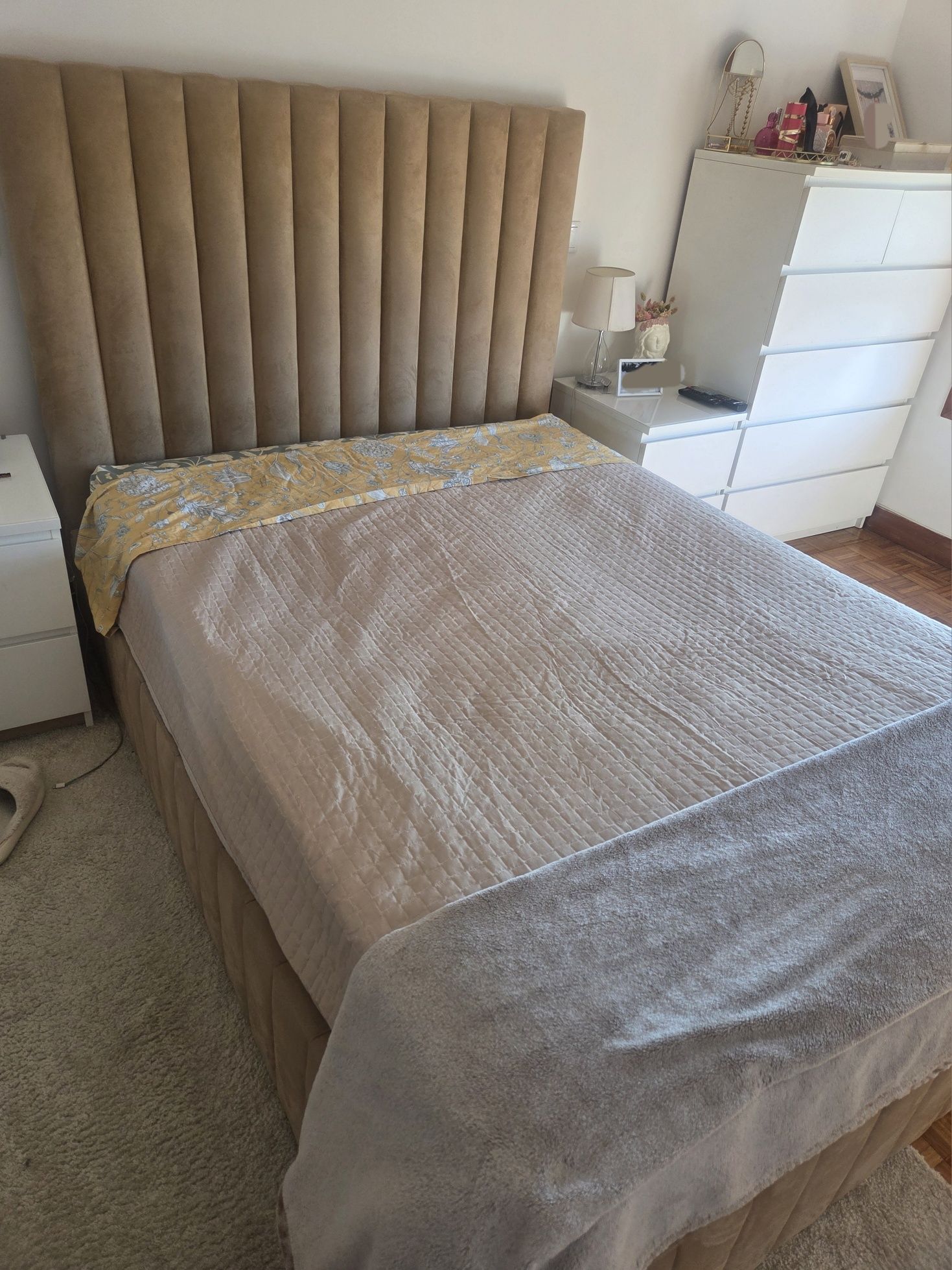 Cama casal otimo estado beje escuro