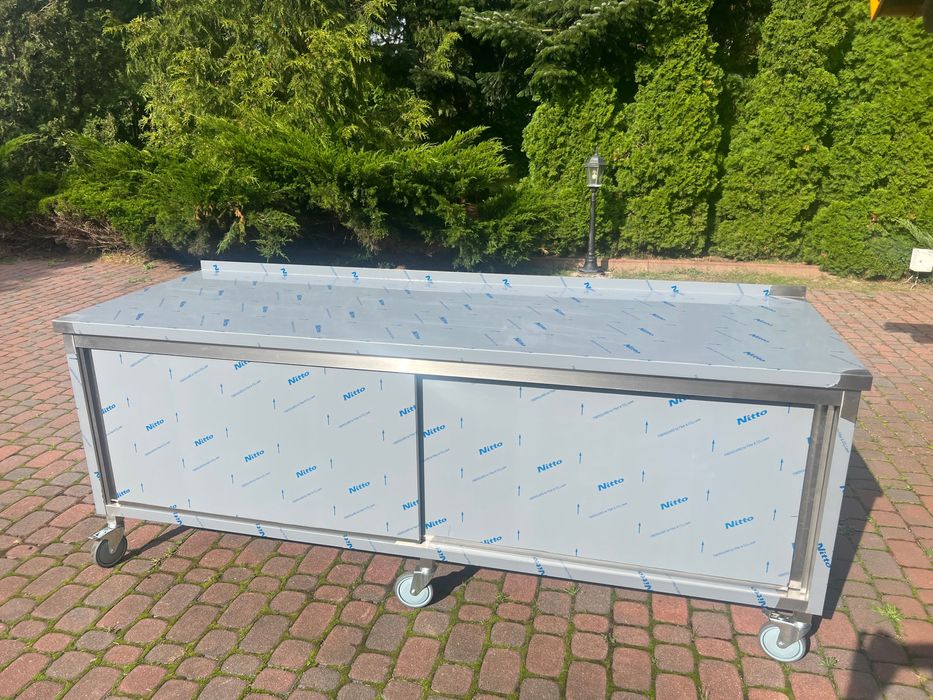 Nowe stoły nierdzewne z AISI 304