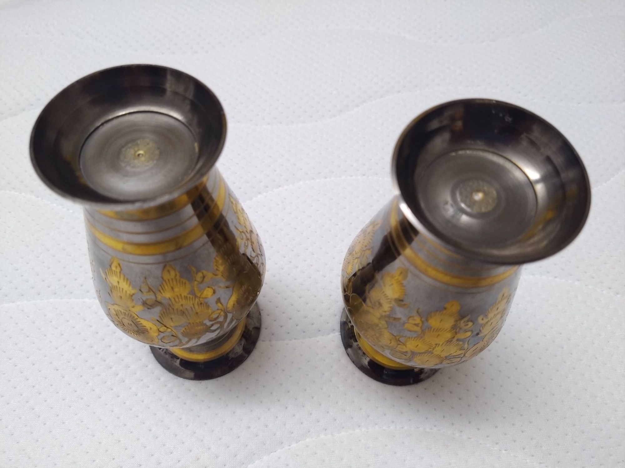 Vaso jarra de latão bicolor Fabricado na Índia Pátina natural.