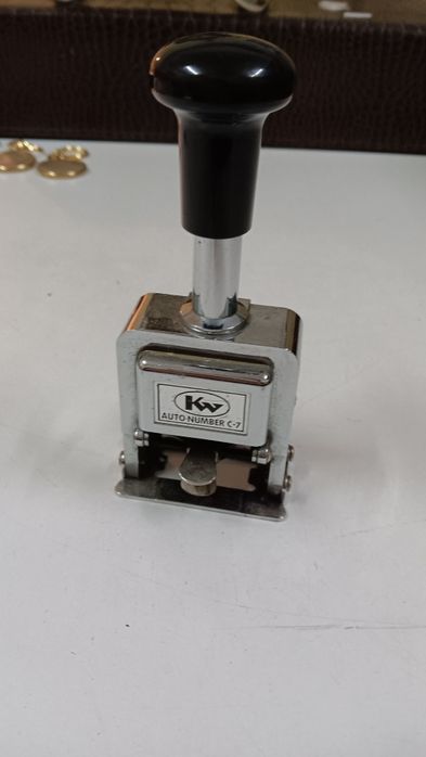 Antigo datador todo em metal excelente estado!