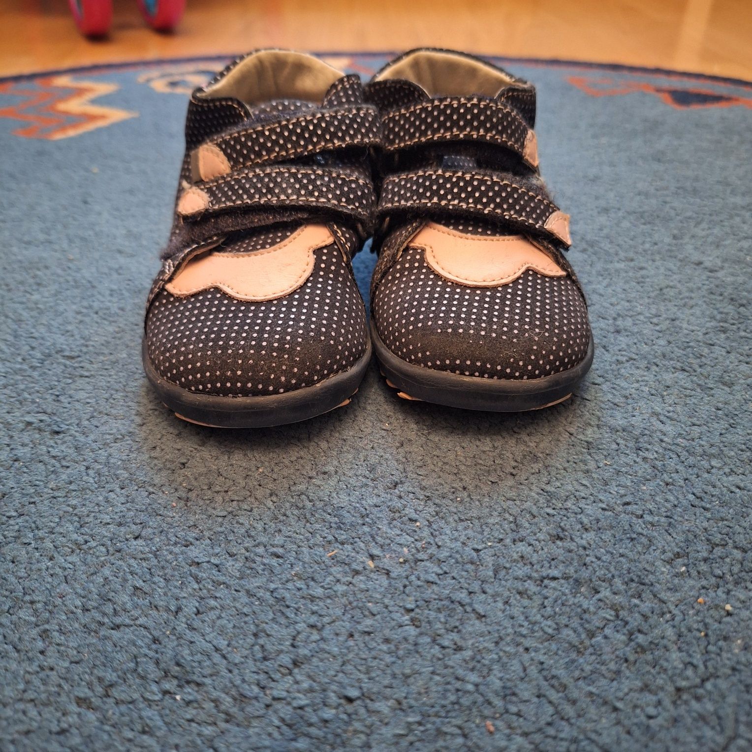 Buty dla dziewczynki r. 22 BARTEK