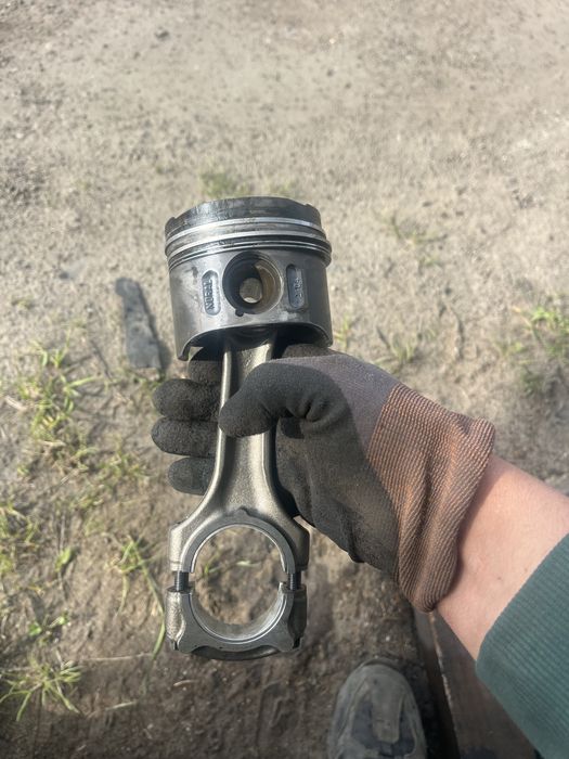 Шатун з поршнем 2.7 CDI OM612  jeep cheroke