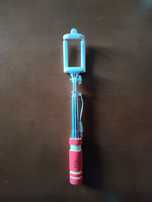 Selfie Stick vermelho e branco para telemóvel