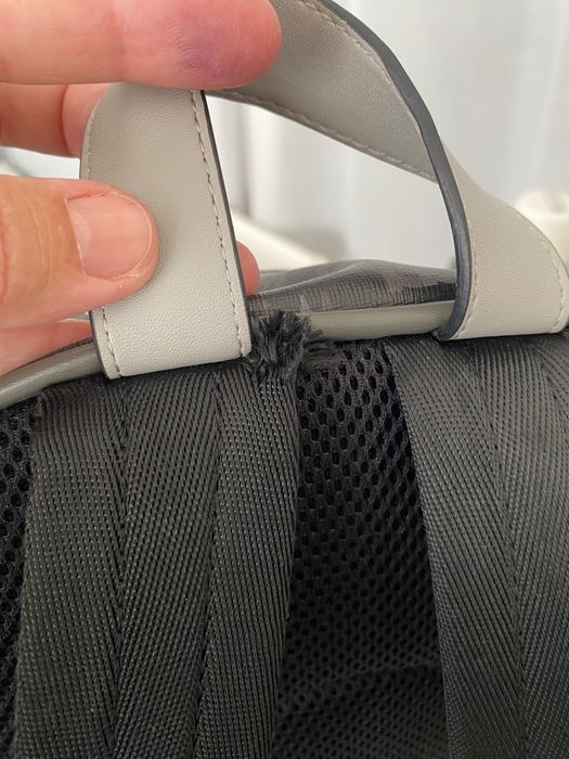 Mochila Guess pouco uso