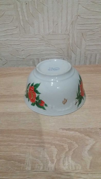 Пиала из СССР 70-х годов.Оригинальная с рельефом см.(фото)