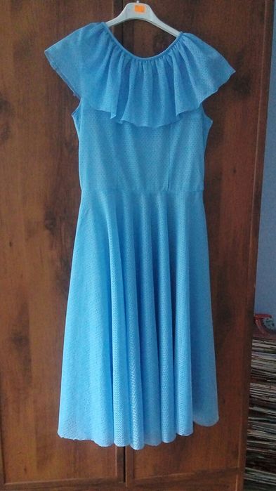 Letnia sukienka retro z czasów PRL