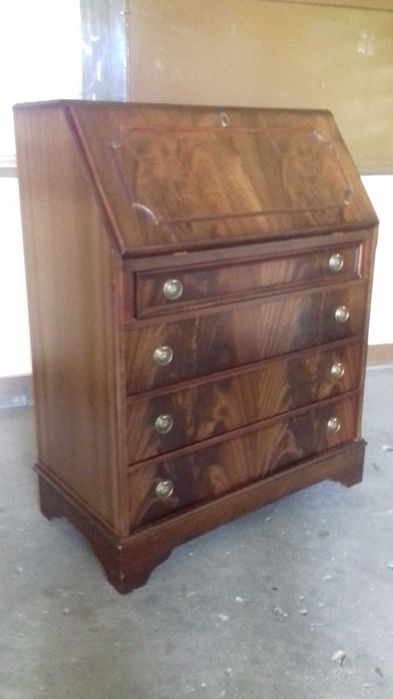 Klasyczny sekretarzyk-komoda