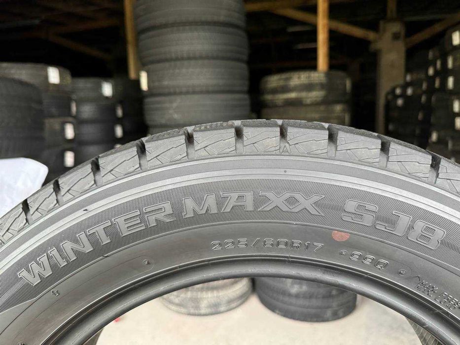 Шини зимові 225/60 R17 DUNLOP WINTER MAXX SJ8 8mm