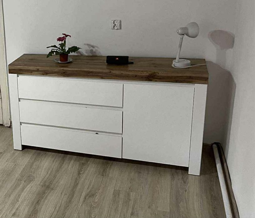 Meble z firmy BRW z serii Holen , kolor bialy komoda  oraz dwa regaly