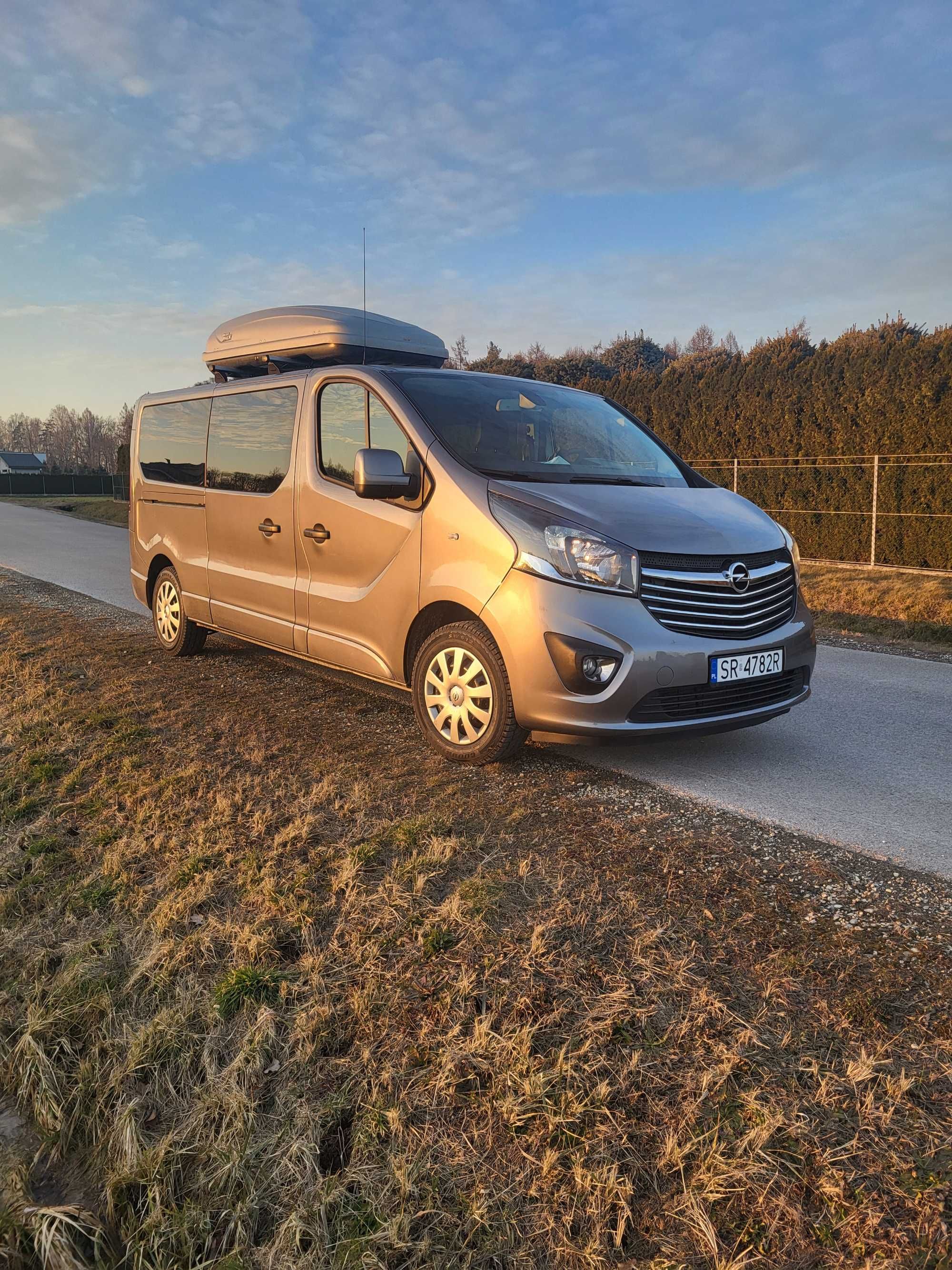 Wynajem Busa Opel Vivaro , Renault Trafic 9 osobowe,