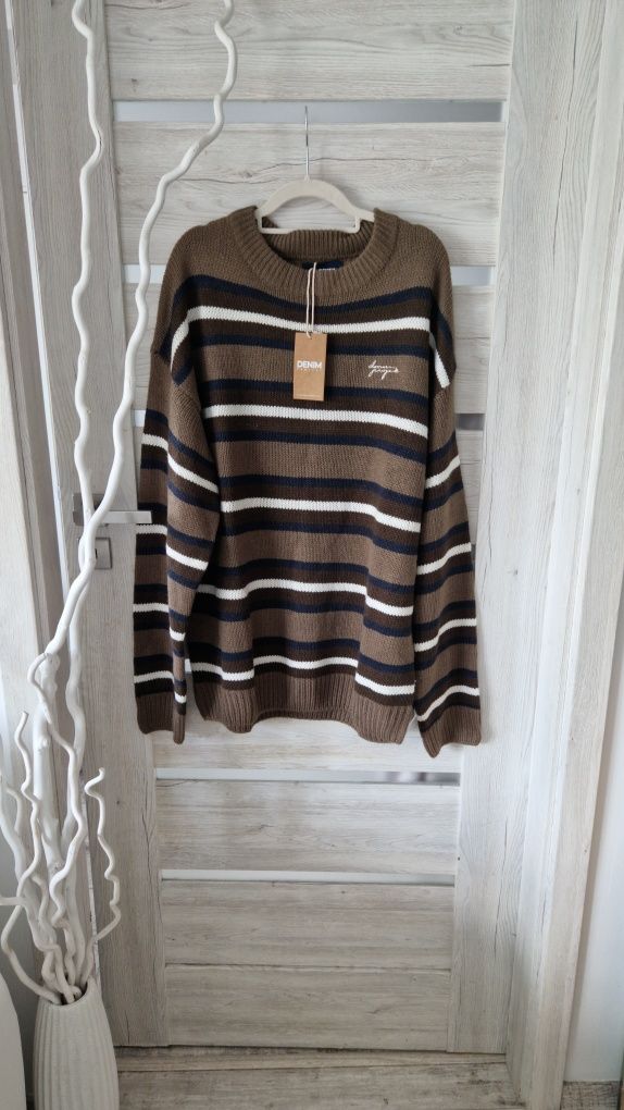 Sweter w pasy brązowy