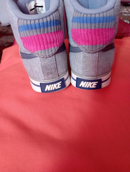 Кеди фірми Nike сірого кольору