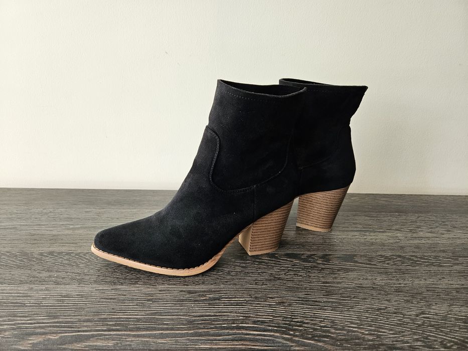 Czarne botki zamszowe na jesień jak kowbojki 39