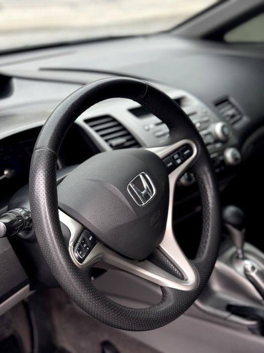 В продаже Honda Civic 2008 года 1.3 гибрид