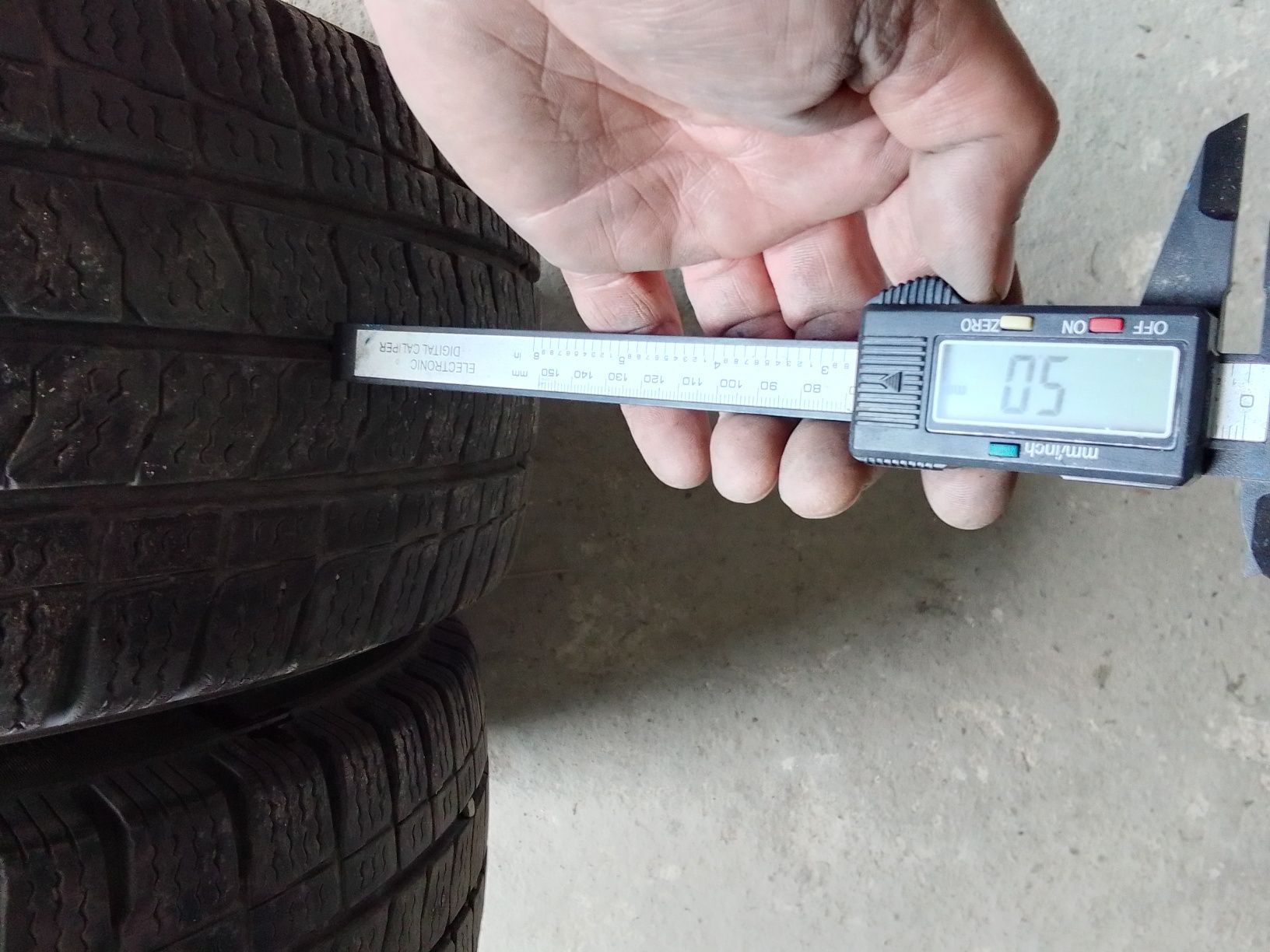 2 Opony zimowe 215/65r16C BF GOODRICH