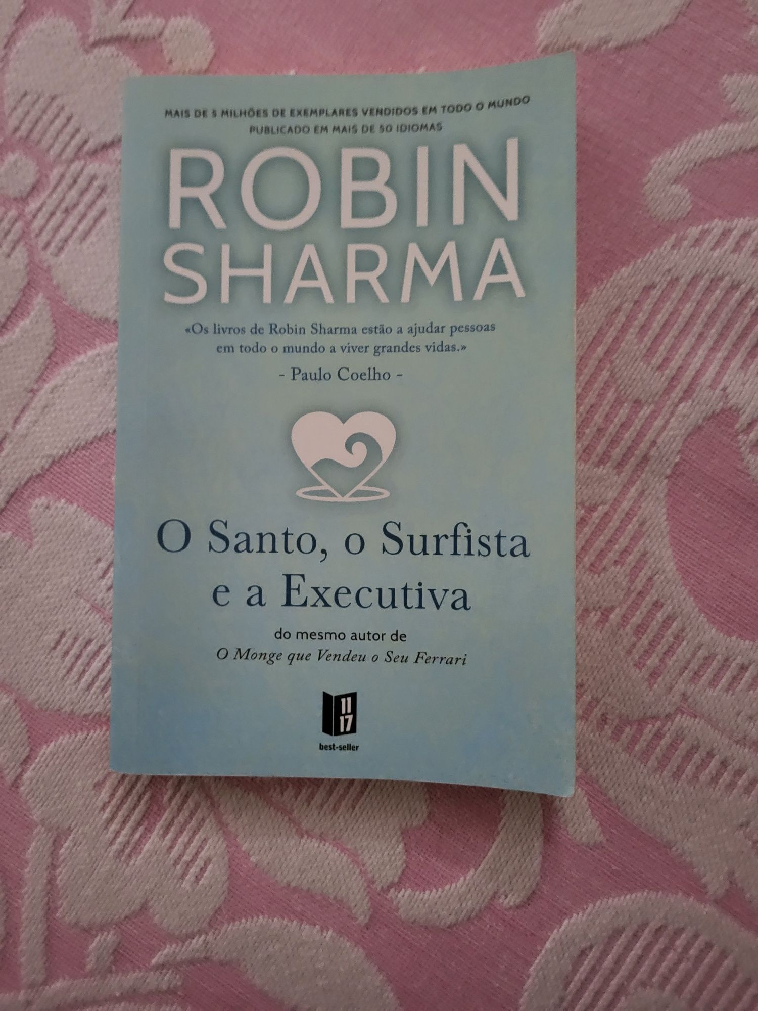 Livro "O Santo, o Surfista e a Executiva"