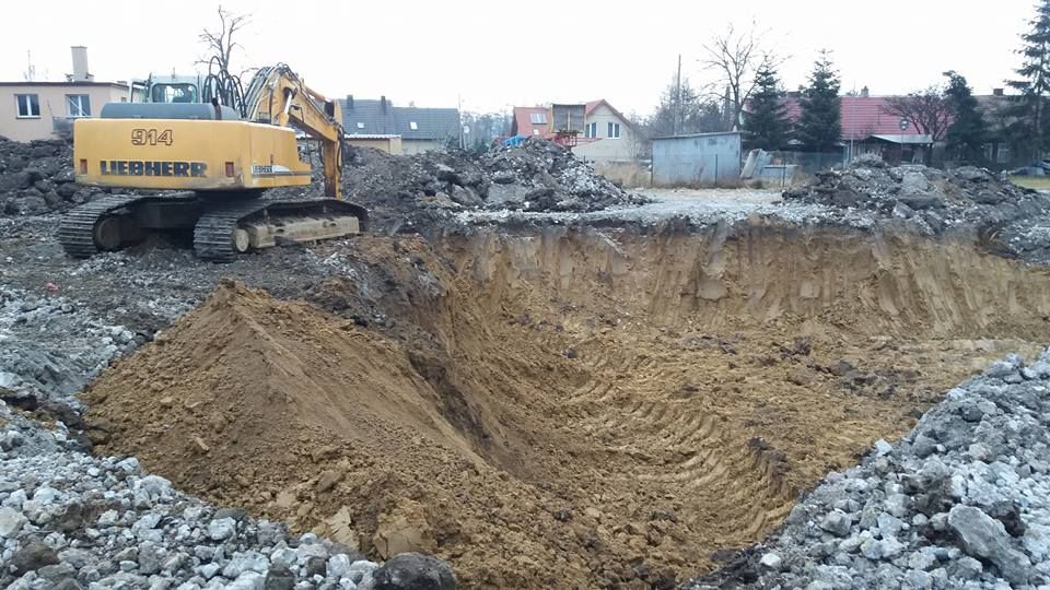 Wyburzenia rozbiórki prace ziemne koparka drogi niwelacja wywrotka