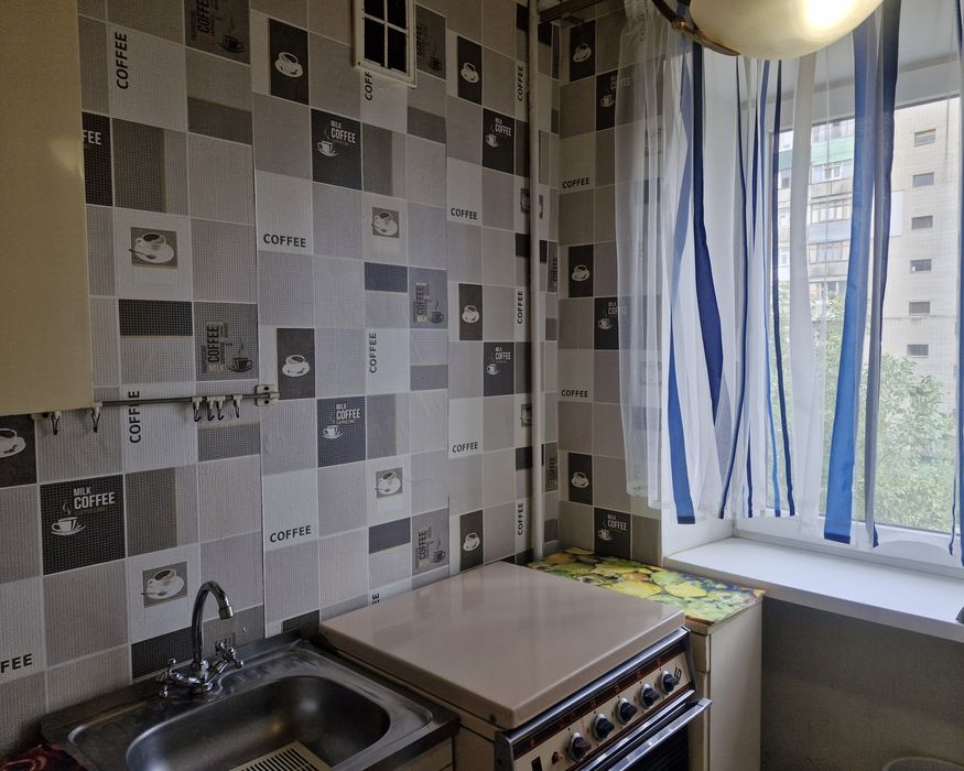 Подобово/погодинно однокімнатна в центрі (вул. Холодногорська)