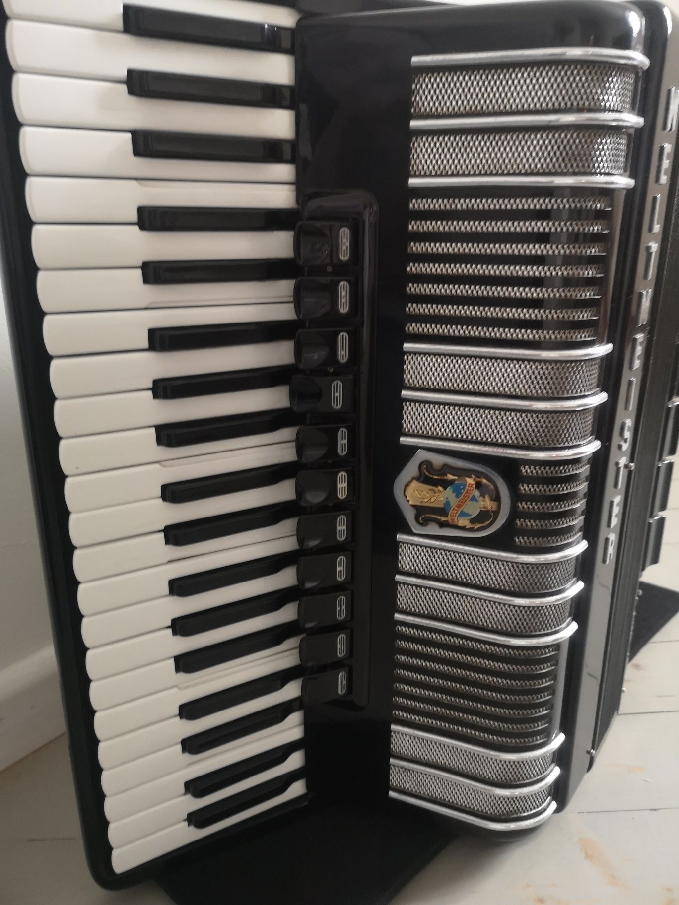 Weltmeister S4 120бас