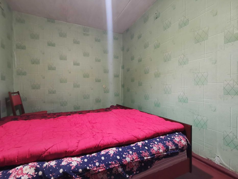 Квартира з трьома кімнатами і підвалом 2 поверх цегляного будинку RD